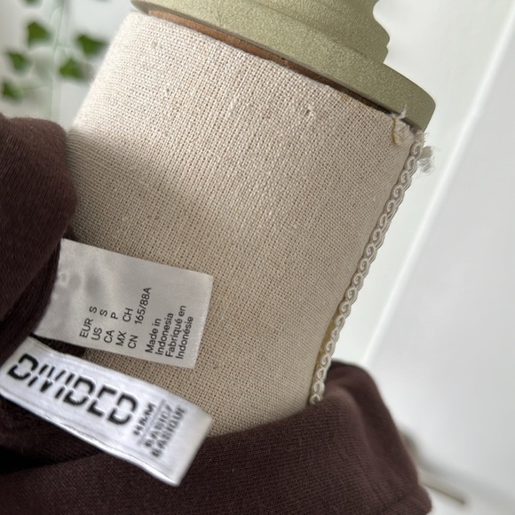 H&M | Cropped Long Sleevve Collared Top - Picture 5 of 5